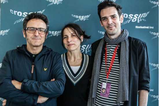José Luis Cienfuegos (izq) junto con Pascale Ramonda y Petar Mitric en el Festival de Linz
